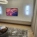 Noir De Luxe