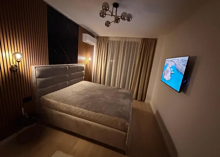 Noir De Luxe تريبينيي