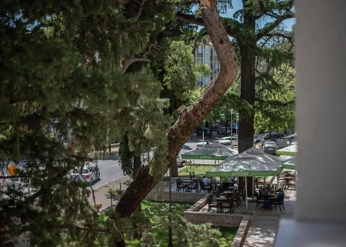 Noir De Luxe * تريبينيي